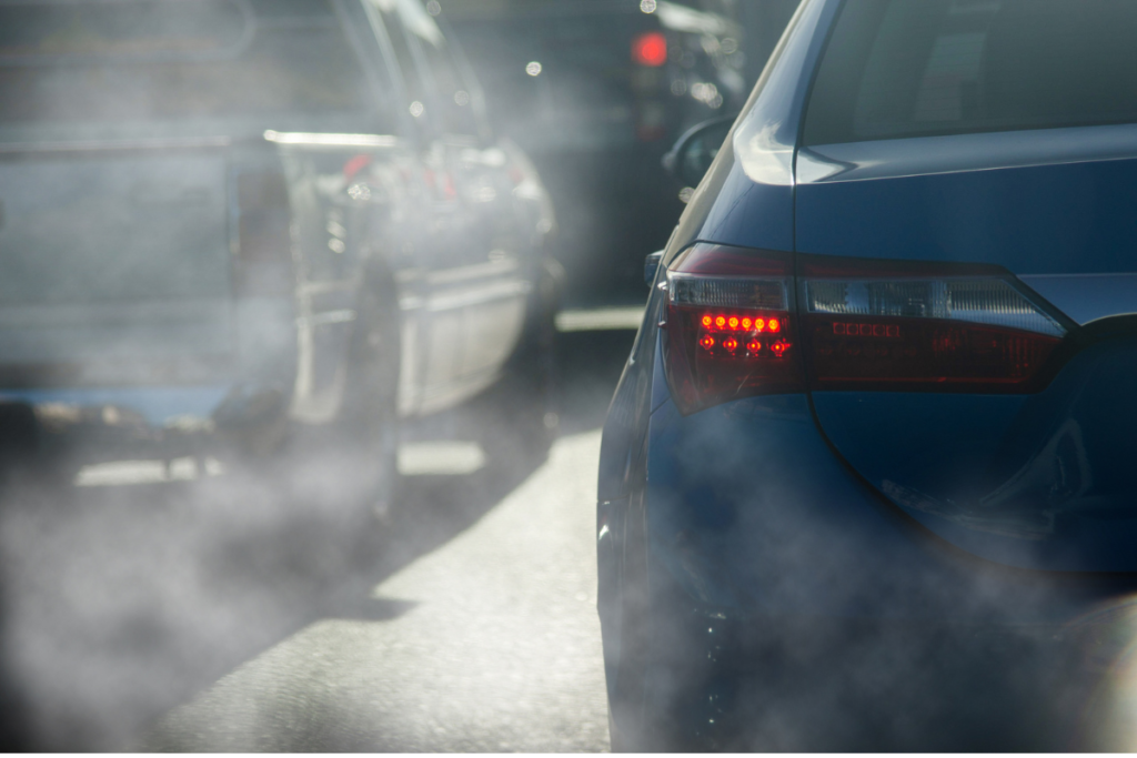 Qué cambia el 1 de enero de 2027 para los conductores: gasolina, ayudas, IRPF y transporte